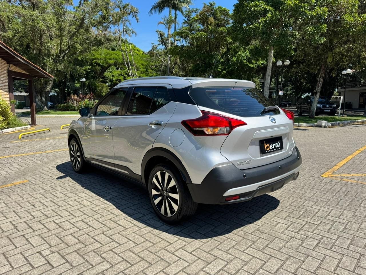Nissan KICKS SL 1.6 16V FlexStar 5p Aut. na cor Cinza em Tubarão / SC - 52294