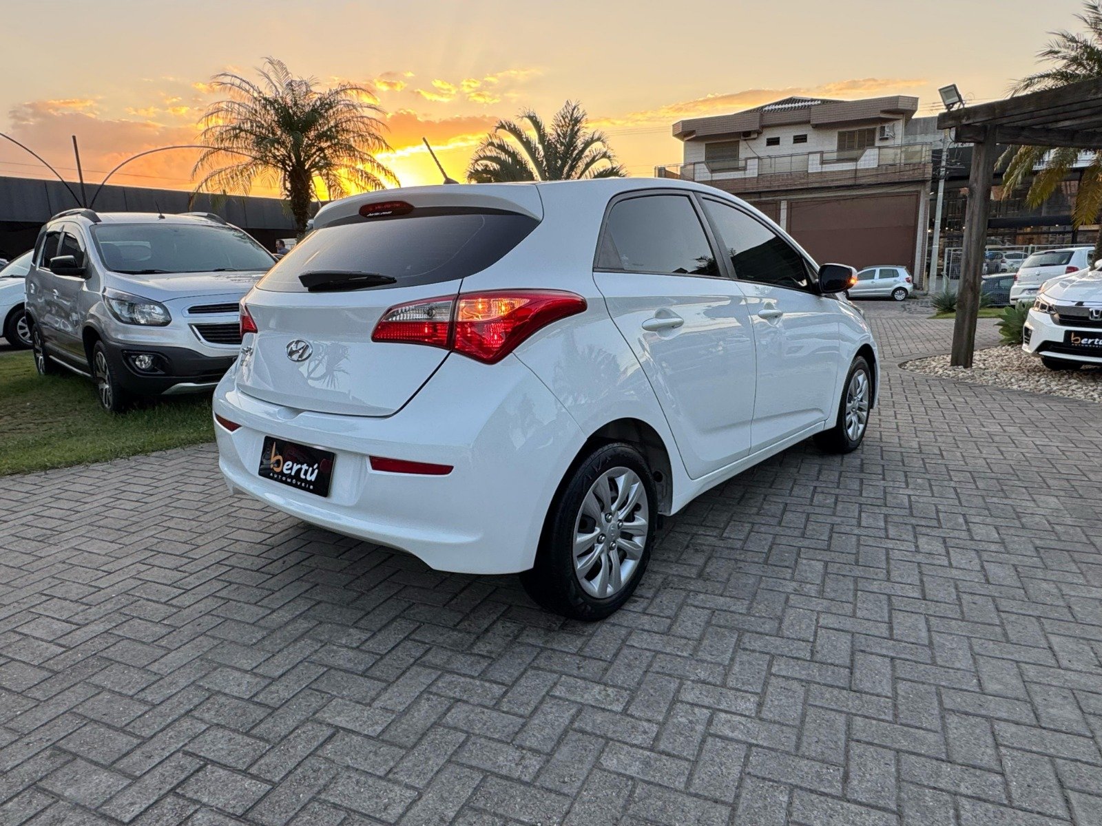 Hyundai HB20 Comfort Plus 1.0 TB Flex 12V Mec. na cor Branco em Tubarão / SC - 52297