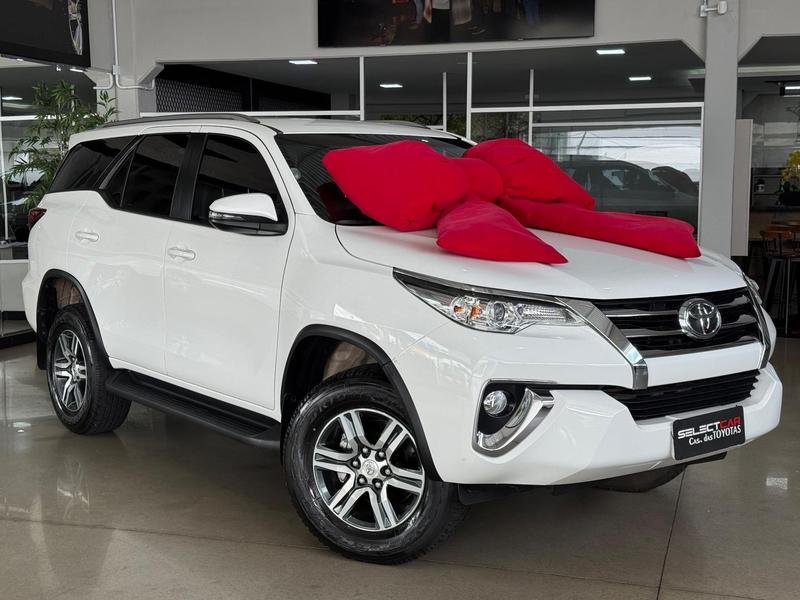 Toyota Hilux SW4 SR 4x2 2.7/ 2.7 Flex 16V Aut. na cor Branco em São José dos Pinhais / PR - 52314