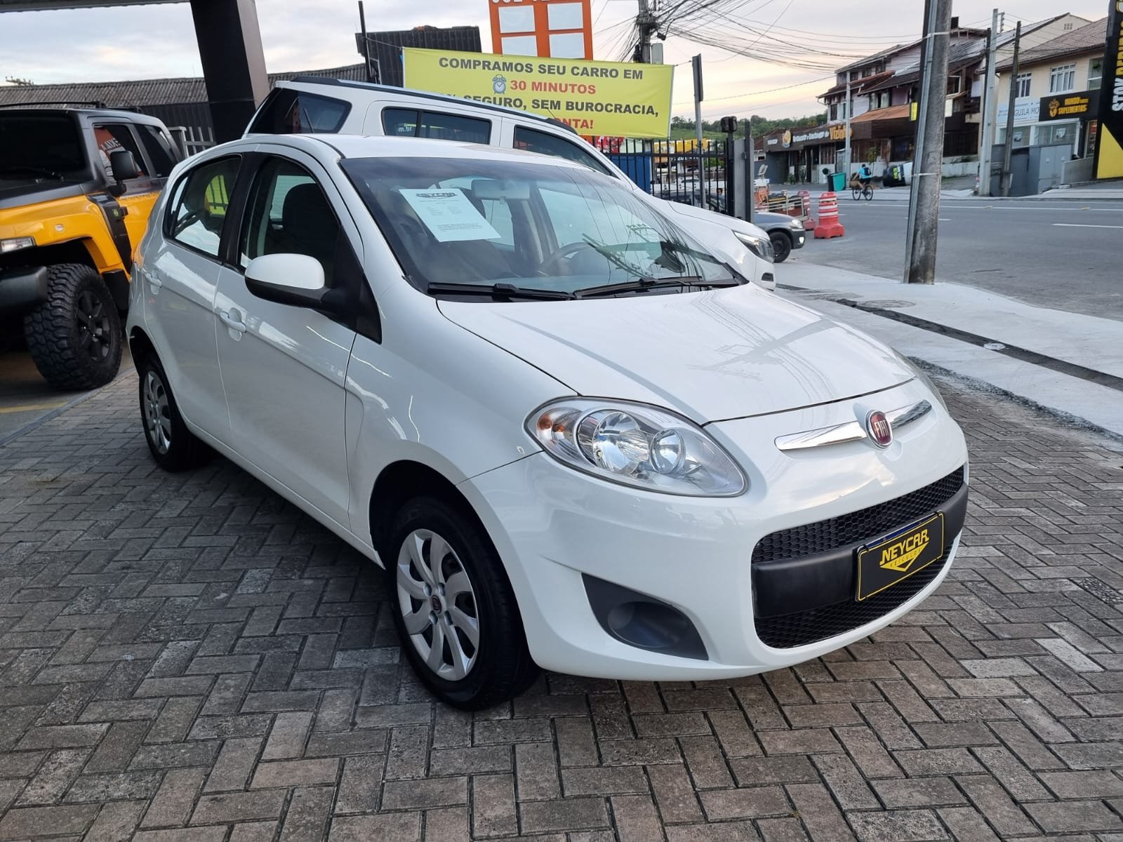 Fiat Palio ATTRACTIVE 1.0 EVO Fire Flex 8v 5p na cor Branco em Joinville / SC - 52353