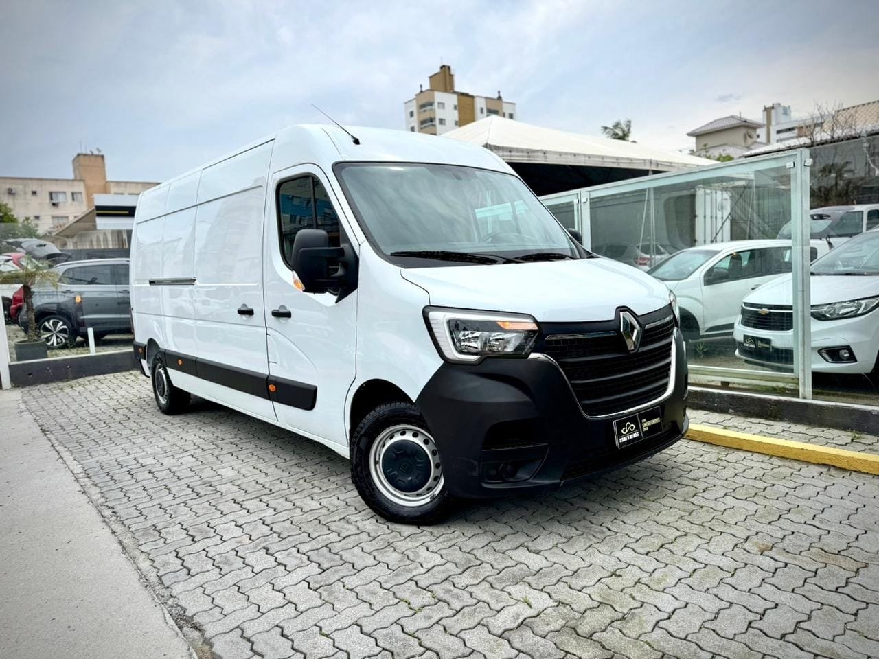 Envemo Master 4.0 Diesel na cor Branco em São José / SC - 52581