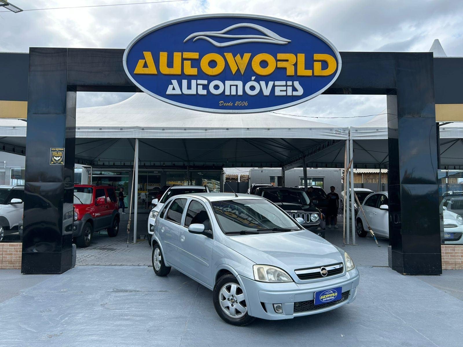 Chevrolet Corsa Hat. Prem. 1.0/1.0 FlexPower 8V 5p na cor Prata em Palhoça / SC - 53004