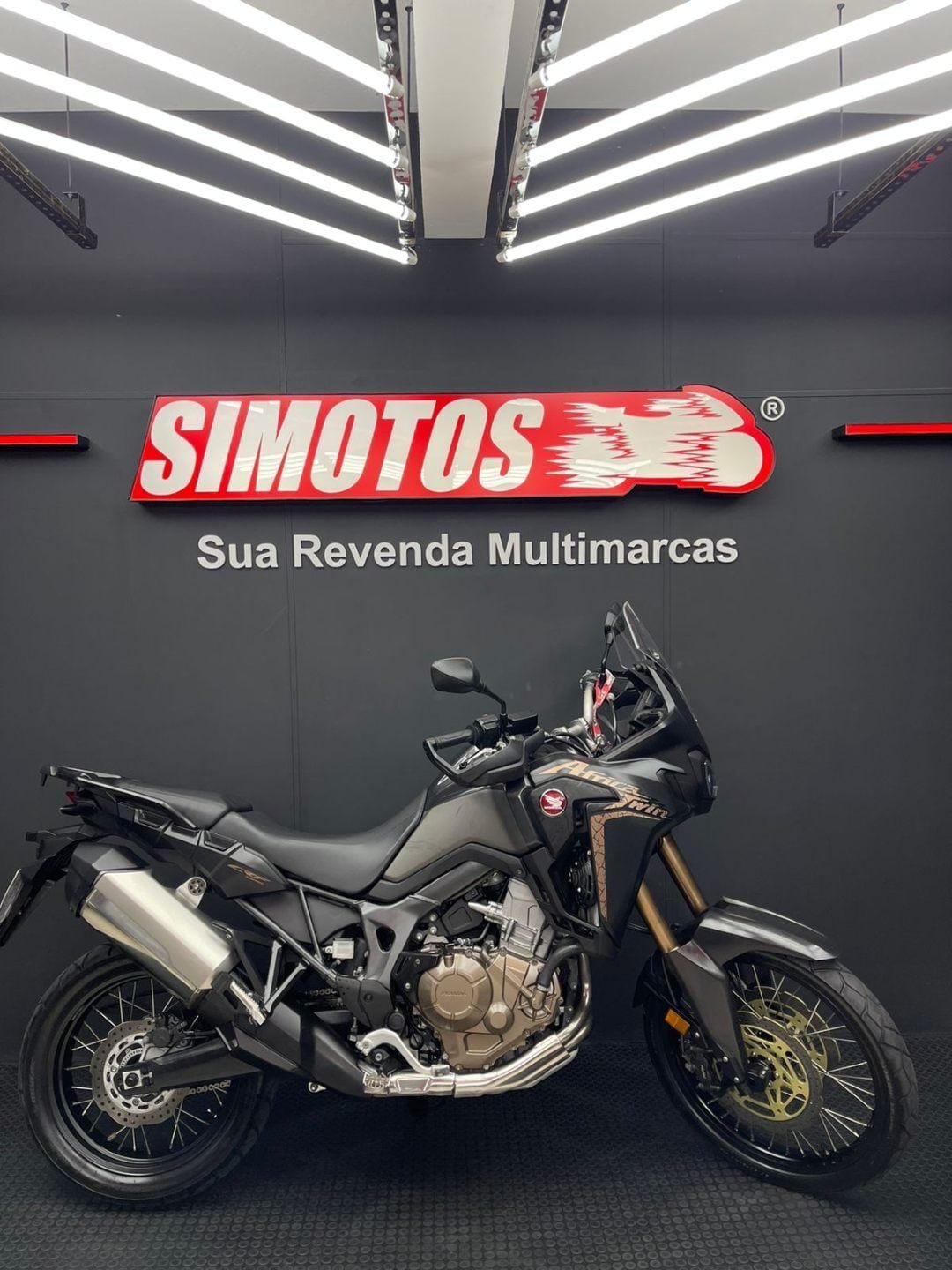 Honda CRF 1000L AFRICA TWIN  na cor Preto em Florianópolis / SC - 53088