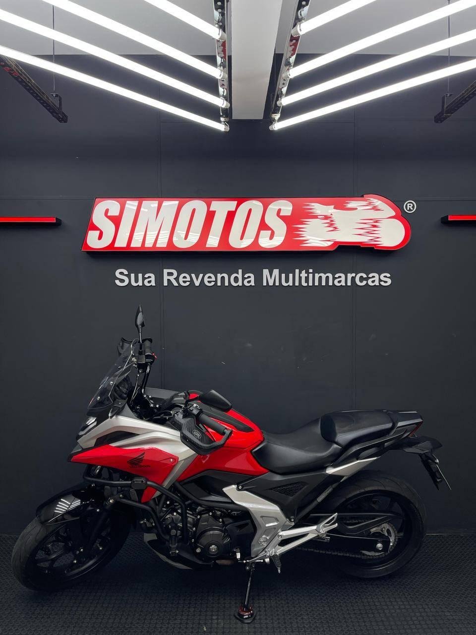 Honda NC 750X/NC 750X ABS  na cor Vermelho em Florianópolis / SC - 53103