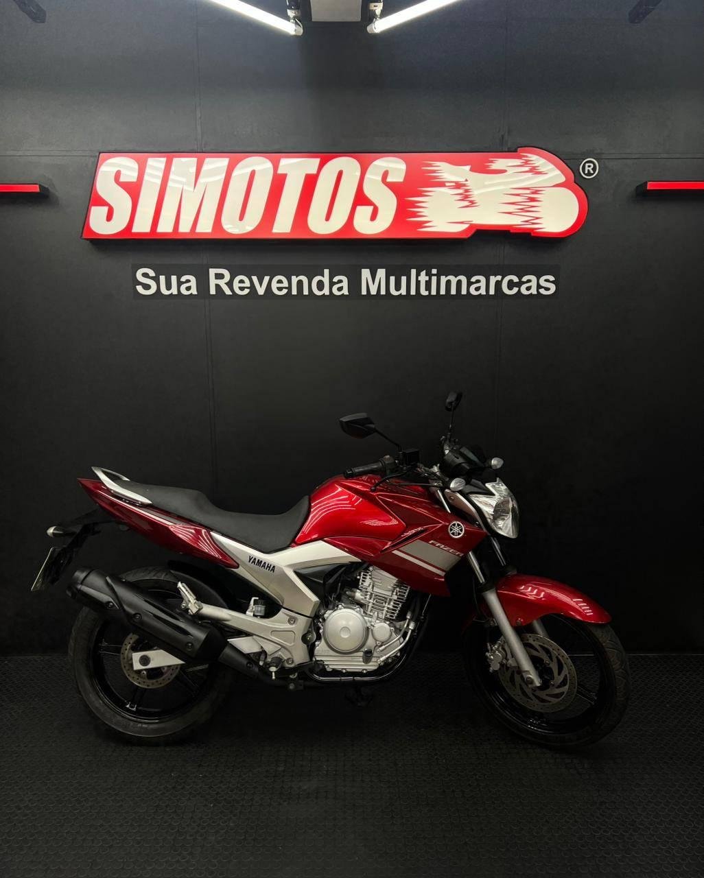 YAMAHA YS 250 FAZER/ FAZER L. EDITION /BLUEFLEX  na cor Vermelho em Florianópolis / SC - 53150