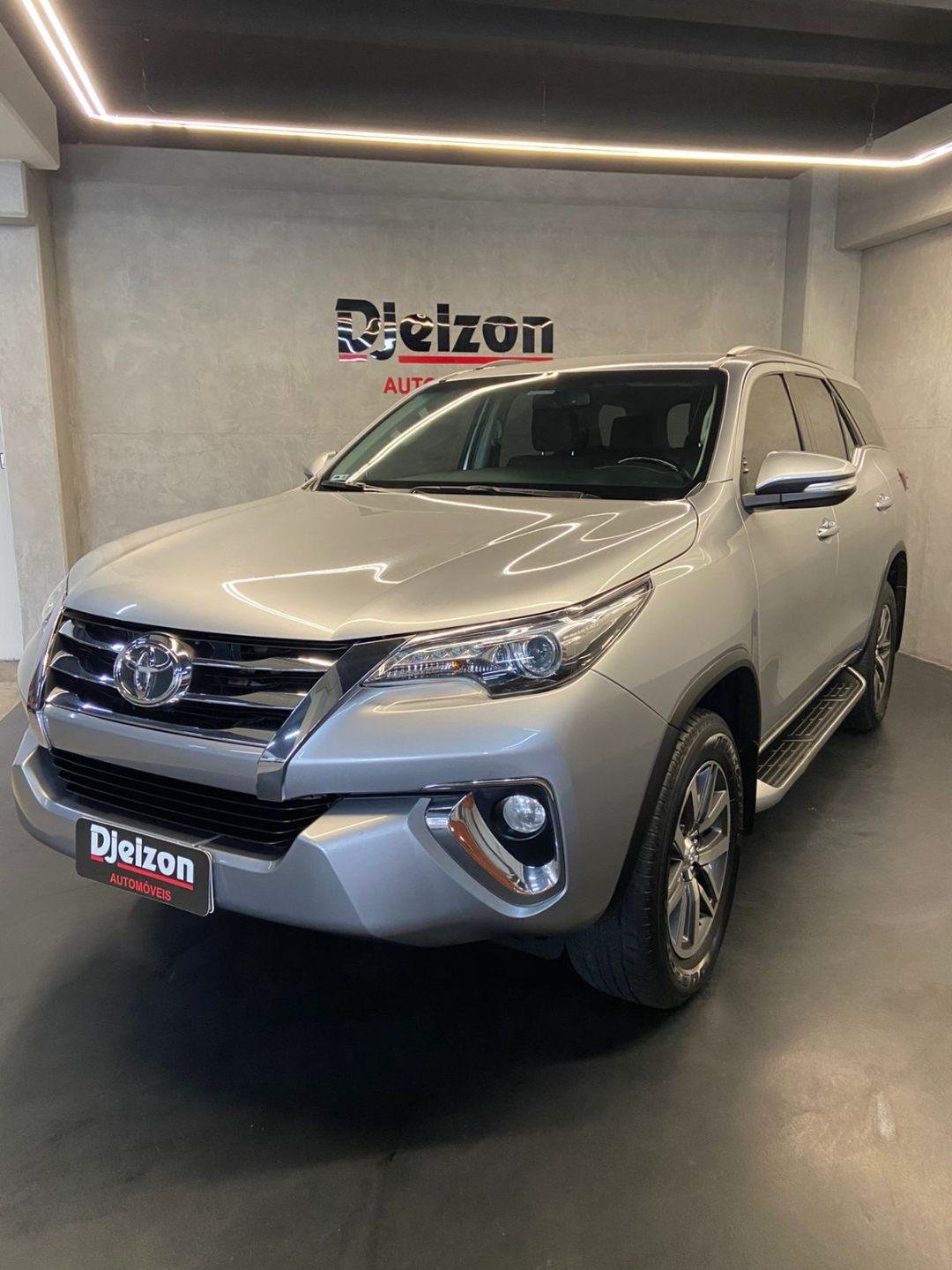 Toyota Hilux SW4 SRX 4x4 2.8 TDI 16V Dies. Aut. na cor Cinza em Gaspar / SC - 53178