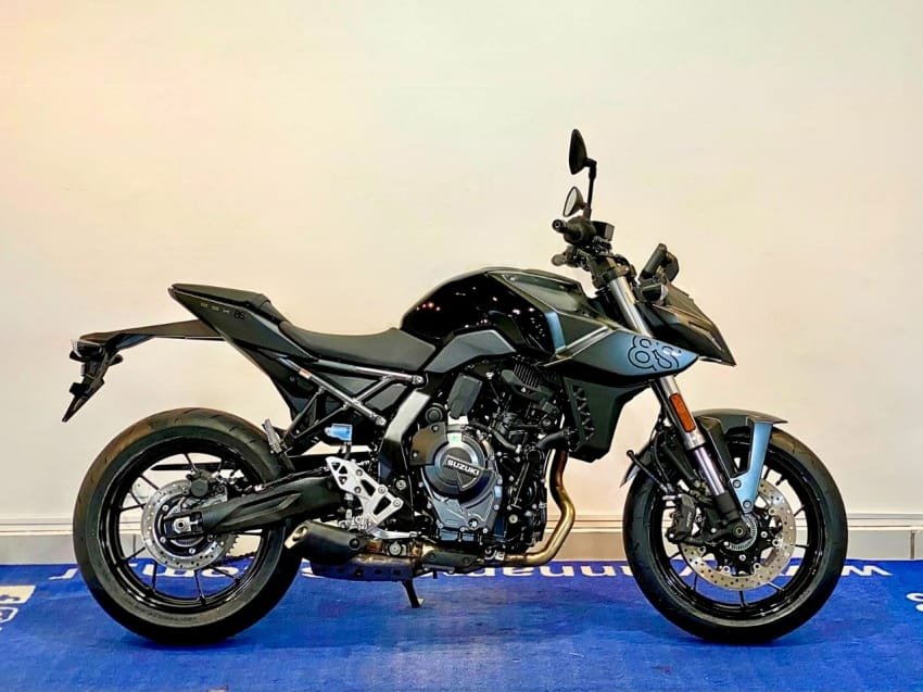 SUZUKI GSX-8S  na cor Preto em Curitiba / PR - 53436