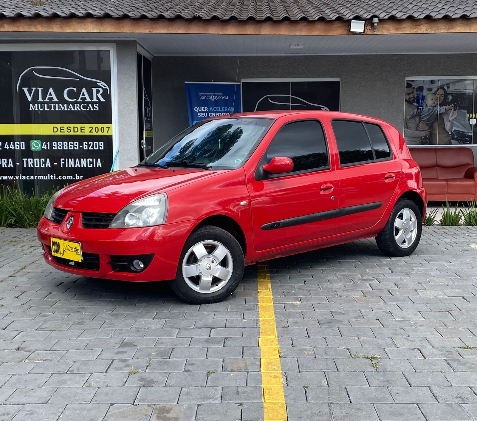 Renault Clio Authentique Hi-Flex 1.0 16V 5p na cor Vermelho em São José dos Pinhais / PR - 53632