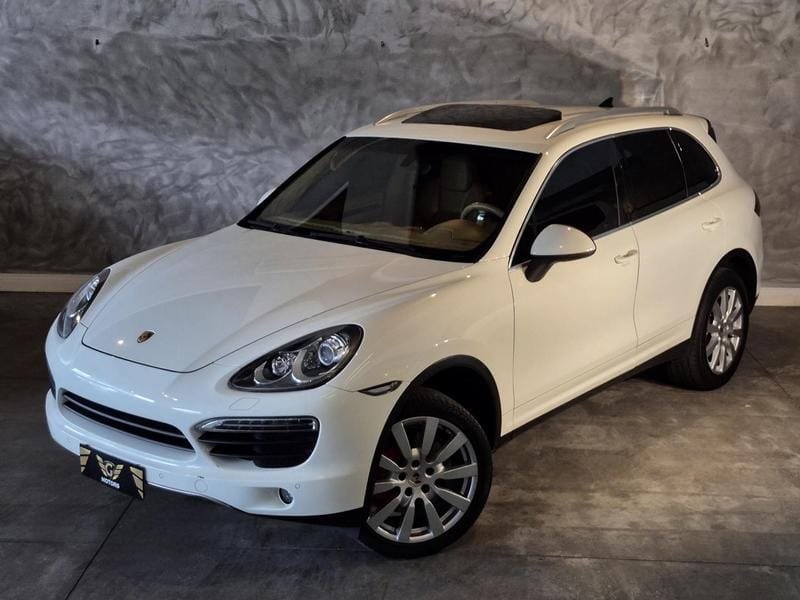 Porsche Cayenne GTS 4.8 405/420cv na cor Branco no Cachoeirinha / RS - 537