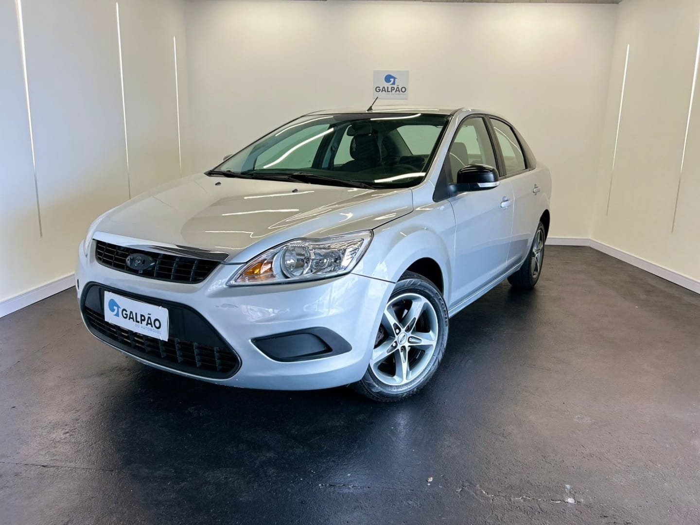 Ford Focus Ghia Sed. 2.0 16V/ 2.0 16V Flex 4p na cor Cinza em Guarapuava / PR - 53876