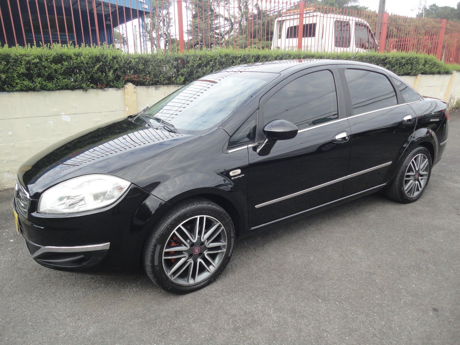 Fiat LINEA ESSENCE Dualogic 1.8 Flex 16V 4p na cor Preto em Curitiba / PR - 54071