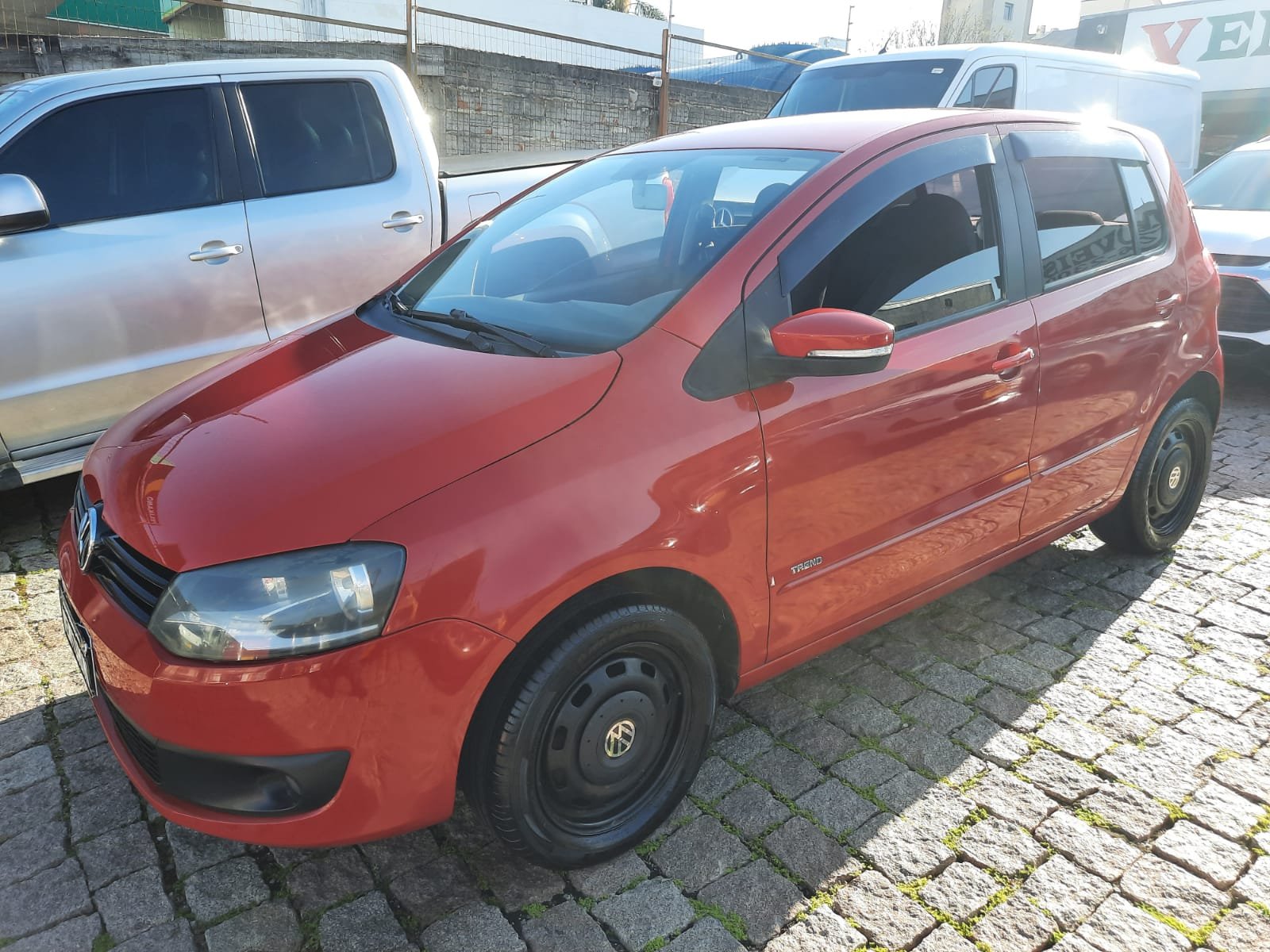 Volkswagen Fox 1.0 Mi Total Flex 8V 5p na cor Vermelho em Curitiba / PR - 54380