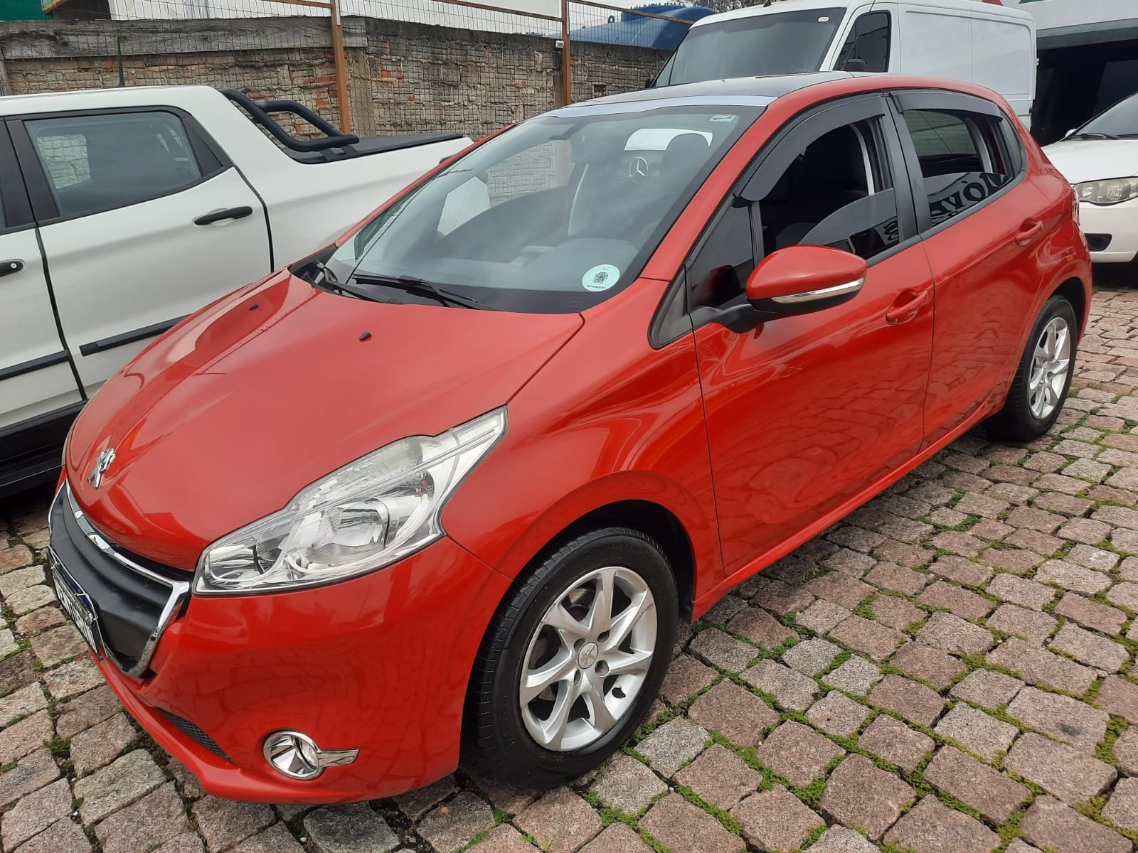 Peugeot 208 Allure 1.6 Flex 16V 5p Aut. na cor Vermelho em Curitiba / PR - 54388