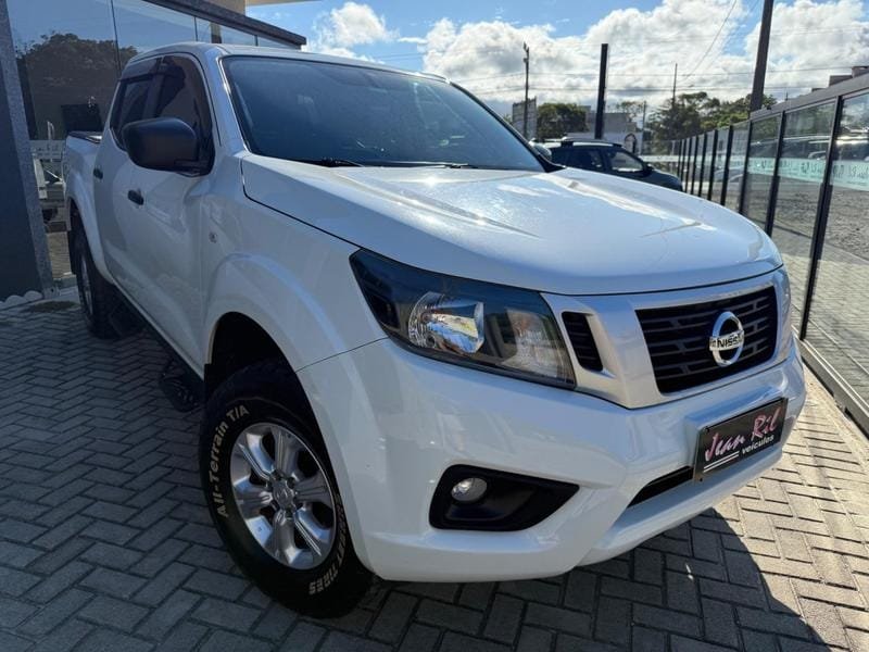 Nissan Frontier S CD 4x4 2.3 TB Diesel Mec. na cor Branco em Curitiba / PR - 55032