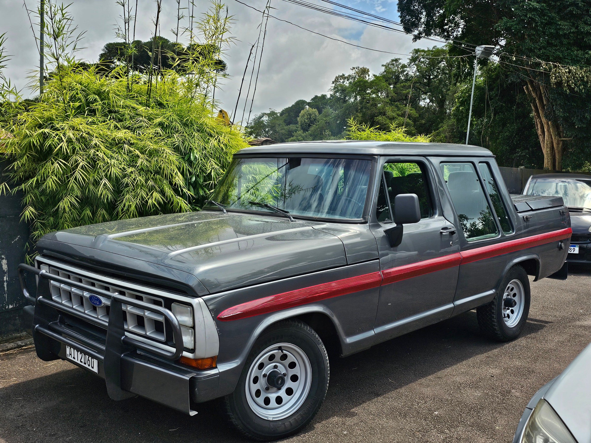 Ford F-1000 CD/Blazer 3.9 Dies. na cor Cinza em Curitiba / PR - 55109
