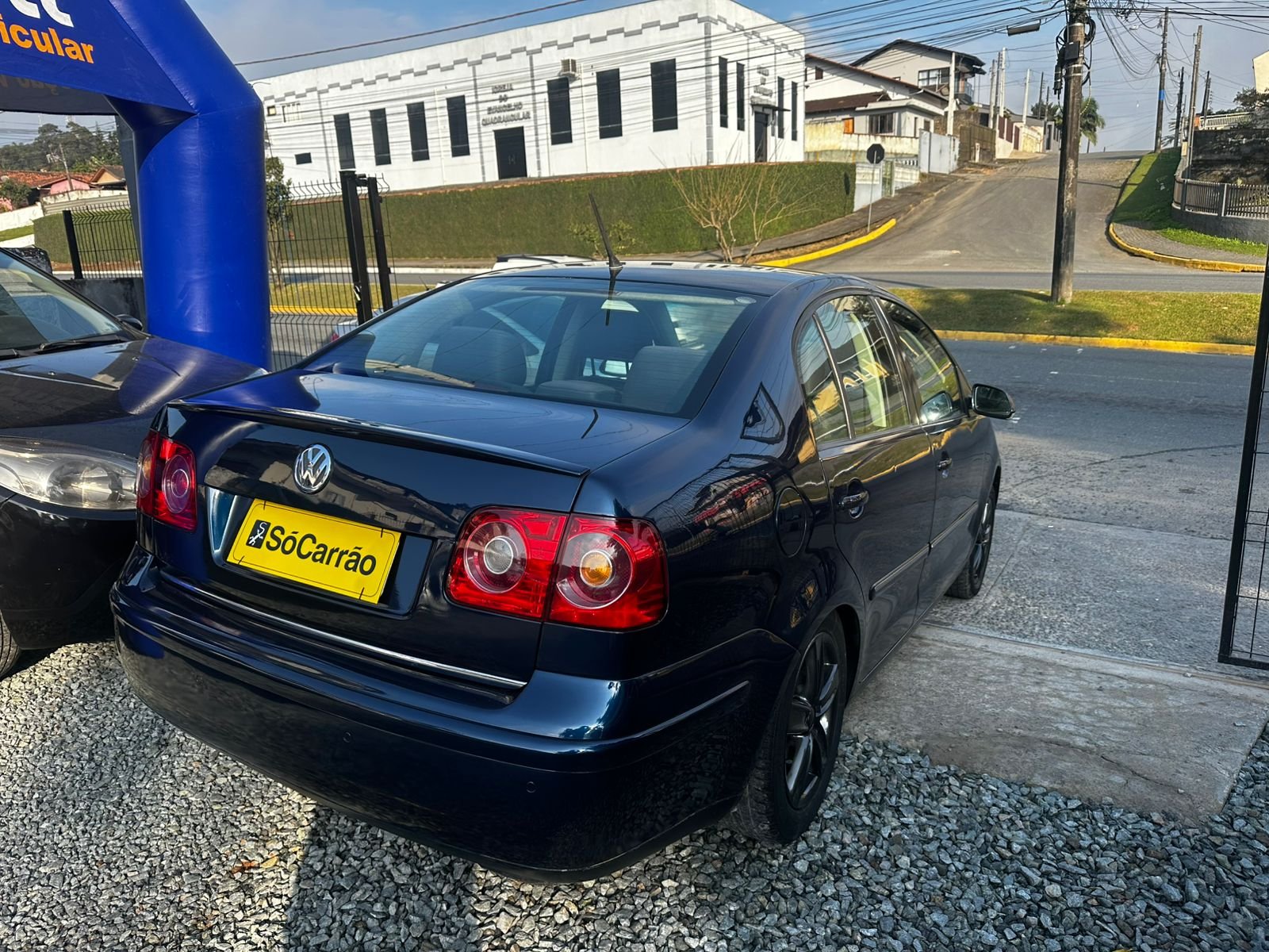 VW - VolksWagen Polo Sedan 1.6 Mi 101cv 8V 4p na cor Azul em Joinville / SC - 5521