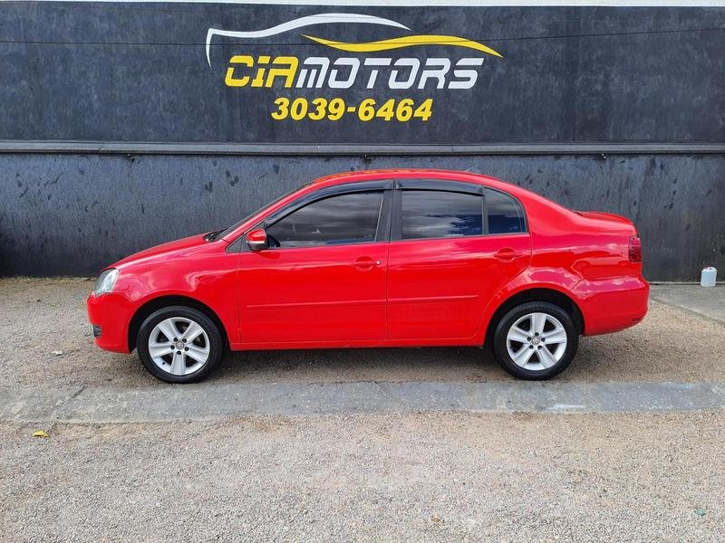 Volkswagen Polo Sedan 1.6 Mi 101cv 8V 4p na cor Vermelho em Curitiba / PR - 55260