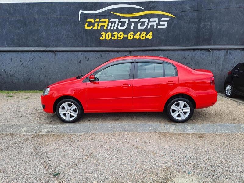 Volkswagen Polo Sedan 1.6 Mi 101cv 8V 4p na cor Vermelho em Curitiba / PR - 55260