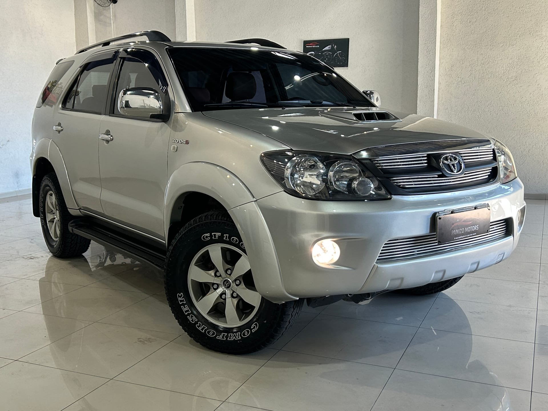 Toyota Hilux SW4 SRV D4-D 4x4 3.0 TDI Dies. Aut na cor Cinza em Curitiba / PR - 55792