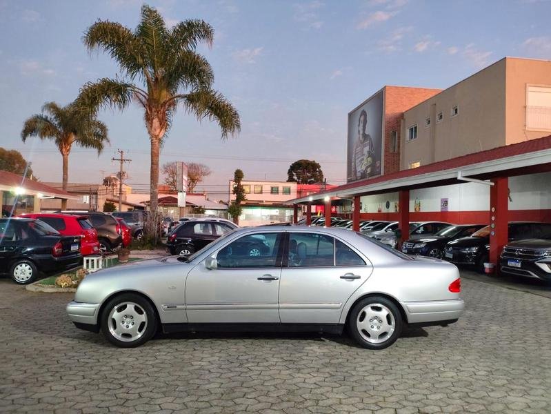 Mercedes-Benz E-320  na cor Cinza em Curitiba / PR - 55796