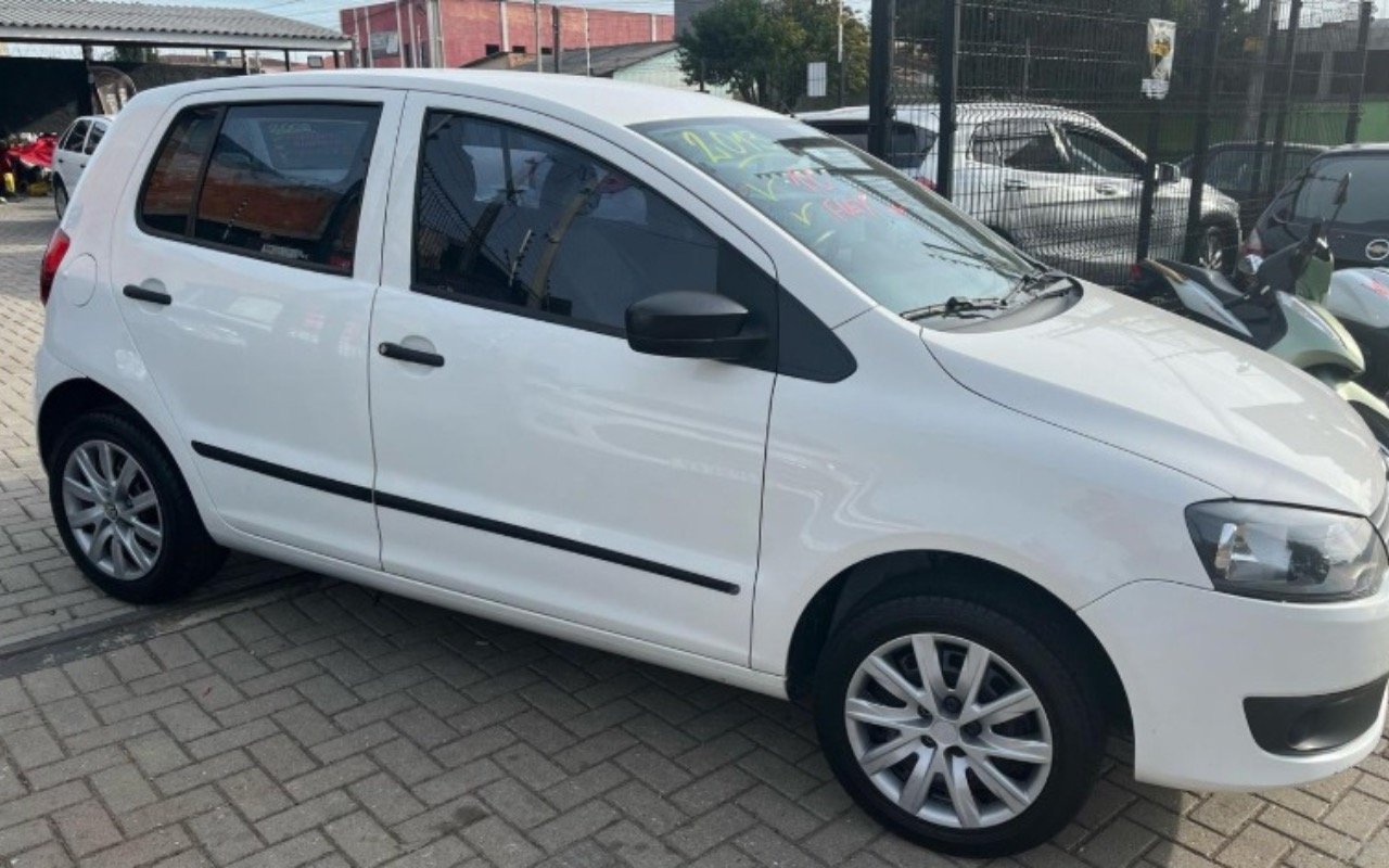 Volkswagen Fox 1.0 Mi Total Flex 8V 3p na cor Branco em Fazenda Rio Grande / PR - 56162