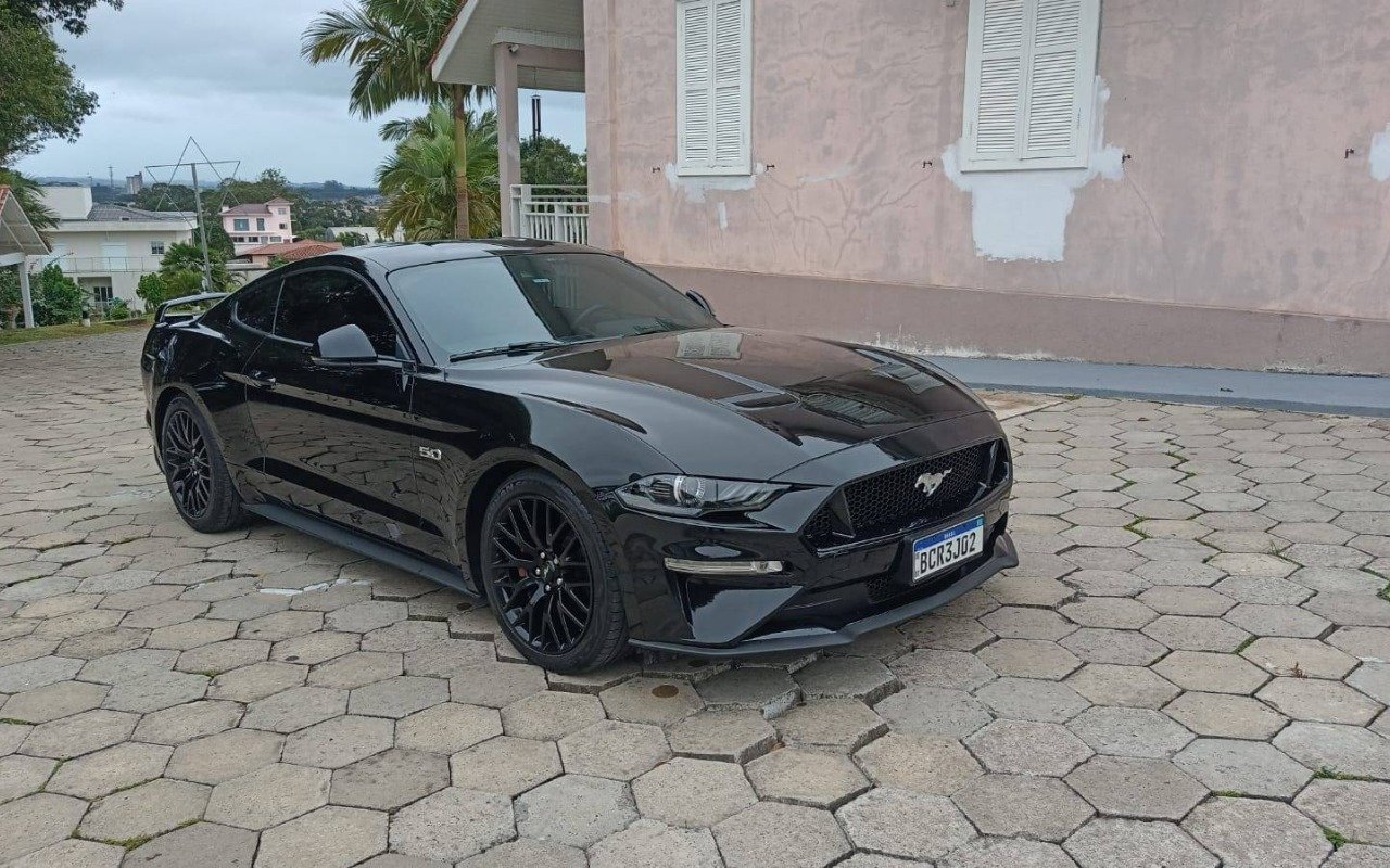 Ford Mustang GT Premium 5.0 V8 na cor Preto em Curitiba / PR - 56273