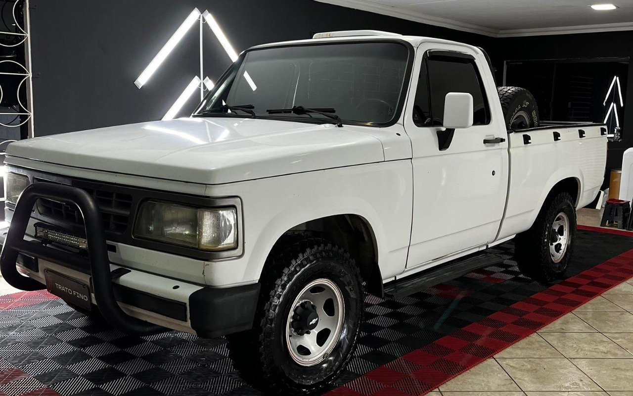 Chevrolet D-20 S / Luxe 3.9/4.0 Diesel na cor Branco em Curitiba / PR - 56323