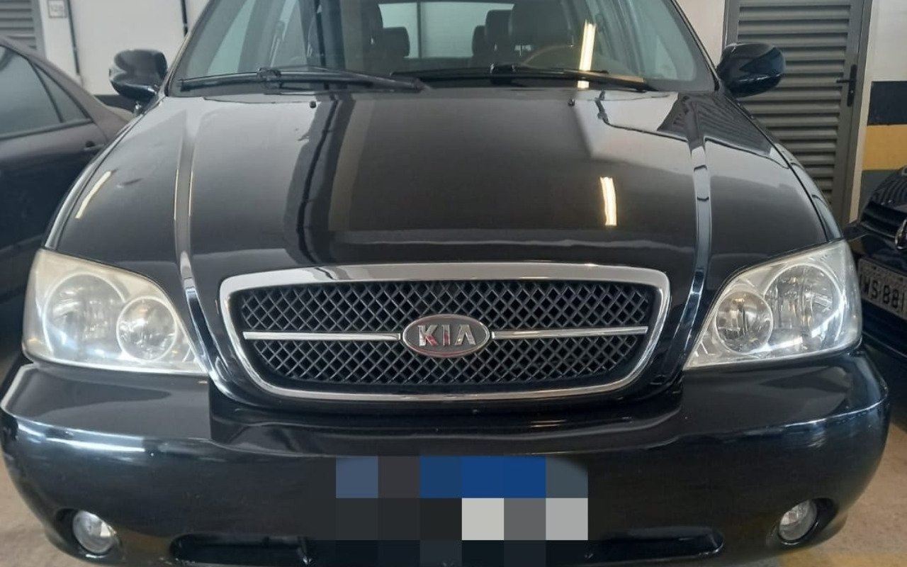 Kia Carnival 2.5 V6 na cor Preto em Curitiba / PR - 56336