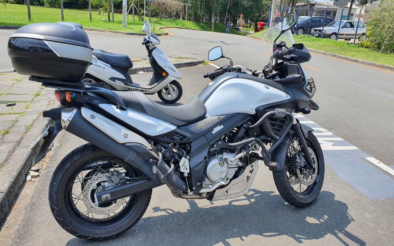 SUZUKI DL 650 XT V-STROM  na cor Branco em Curitiba / PR - 56348