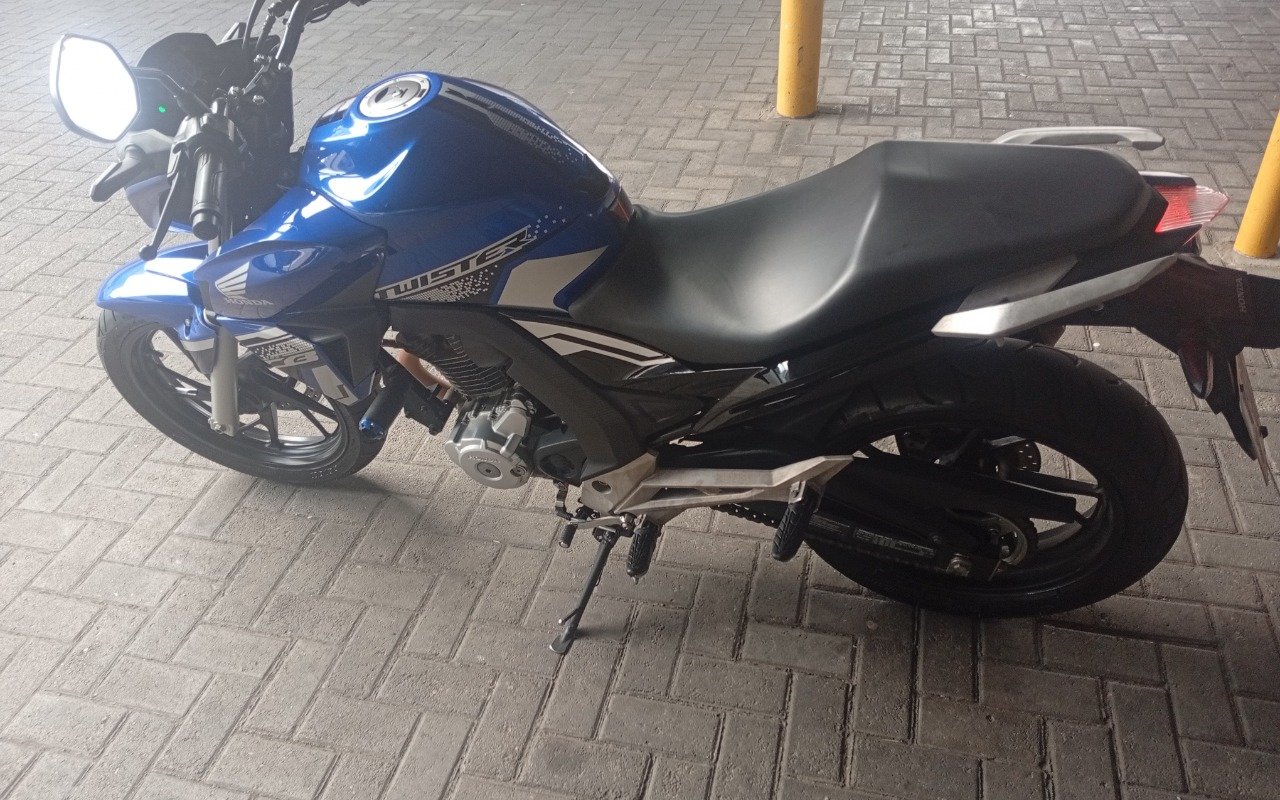 Honda CB 250 TWISTER/FLEXONE  na cor Azul em Curitiba / PR - 56492