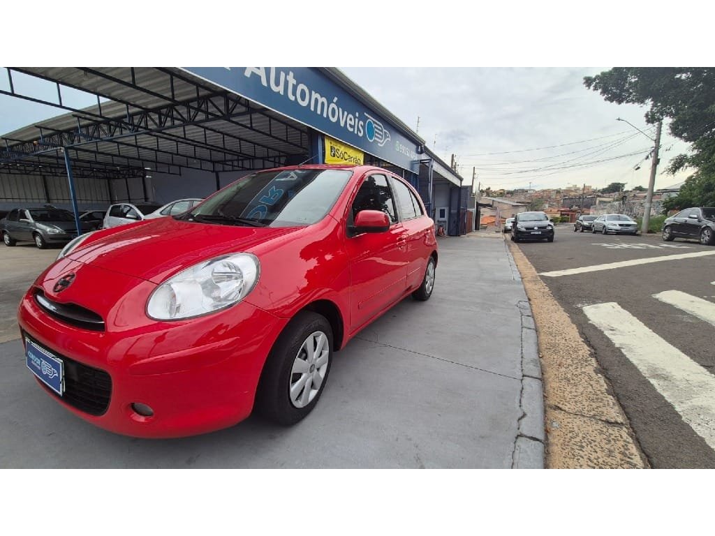 Nissan MARCH S 1.6 16V FlexStart 5p na cor Vermelho em Campinas / SP - 6031