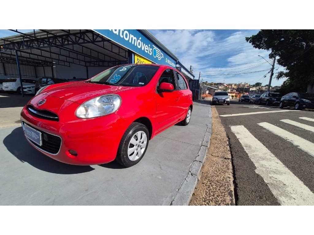 Nissan MARCH S 1.0 16V Flex Fuel 5p na cor Vermelho em Campinas / SP - 6037