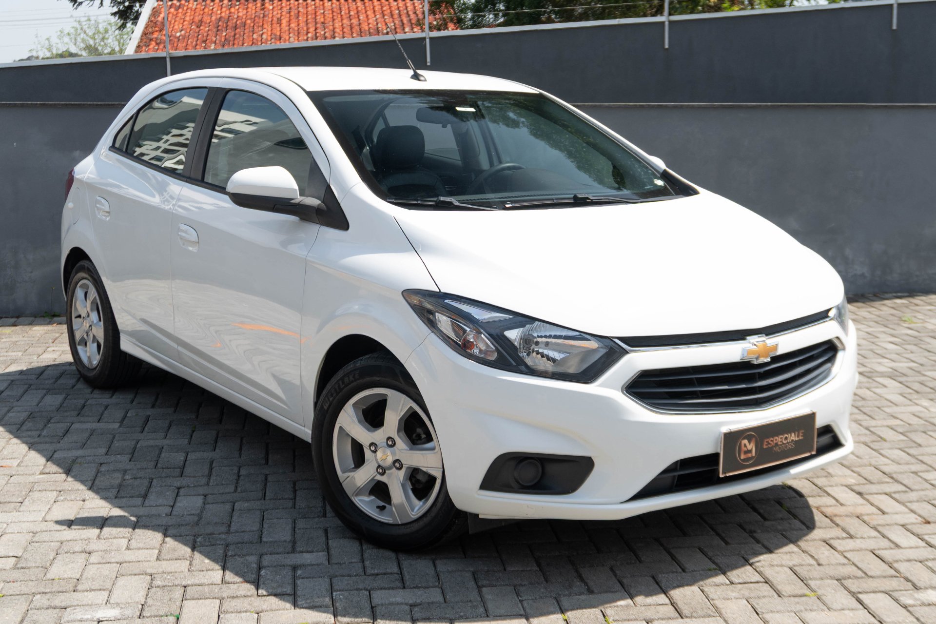 Chevrolet Onix HATCH LT 1.4 8V FlexPower 5p Aut. na cor Branco em Curitiba / PR - 6173
