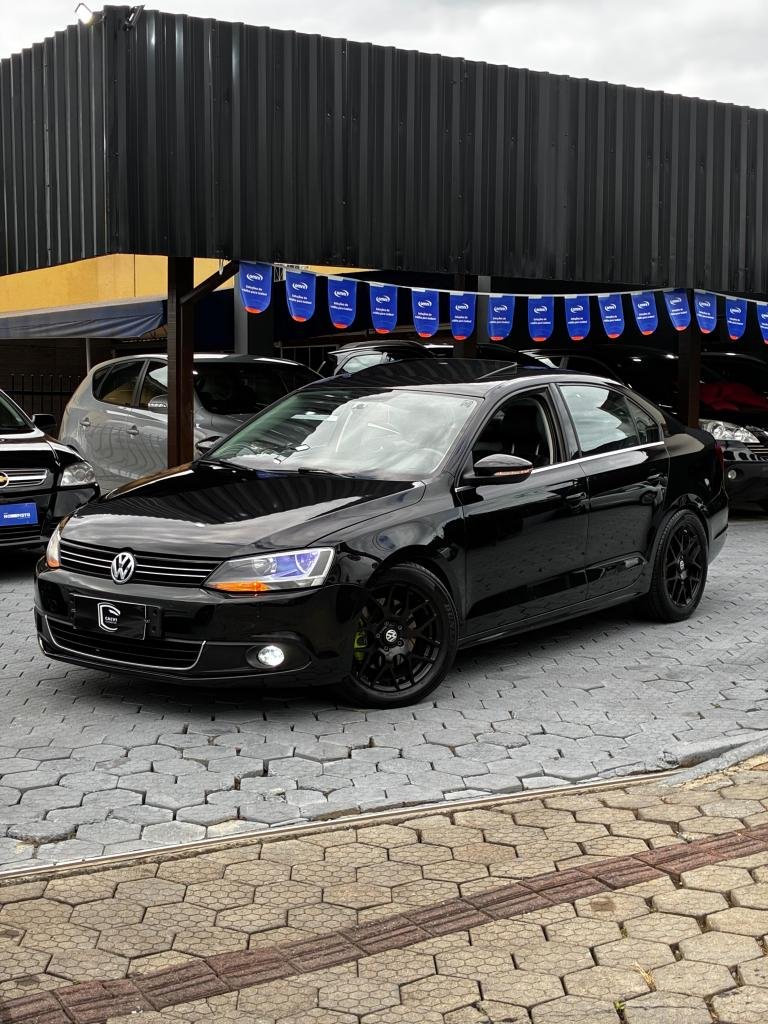 Volkswagen Jetta Highline 2.0 TSI 16V 4p Tiptronic na cor Preto em Joinville / SC - 6875
