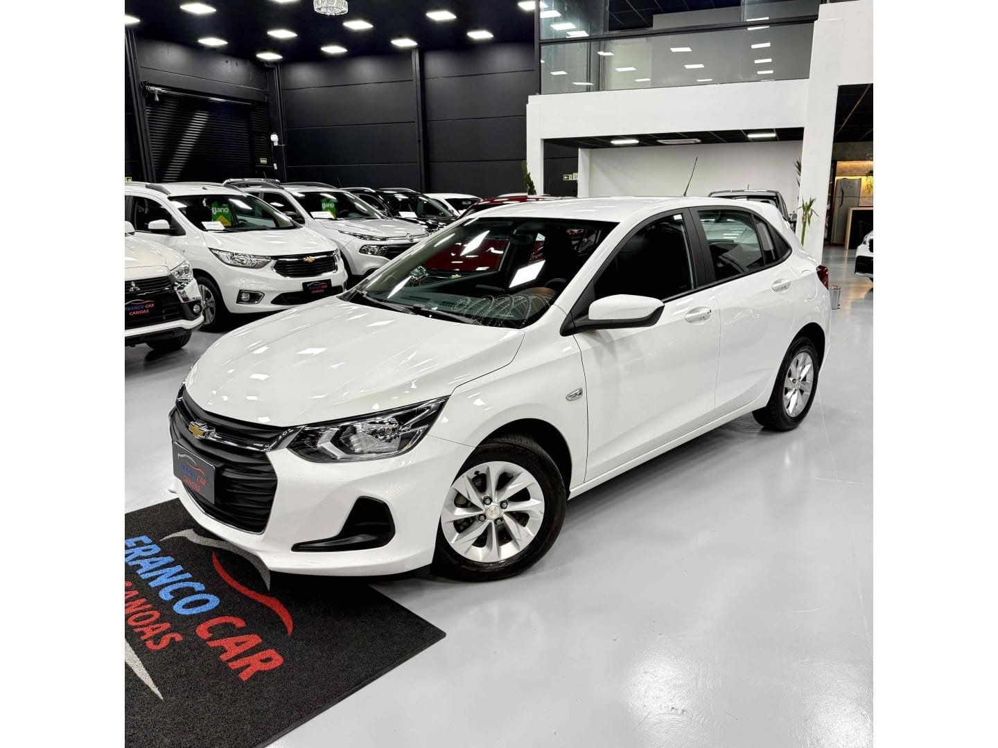 Chevrolet ONIX HATCH LT 1.0 12V TB Flex 5p Mec. na cor Branco no Canoas / RS - 7248