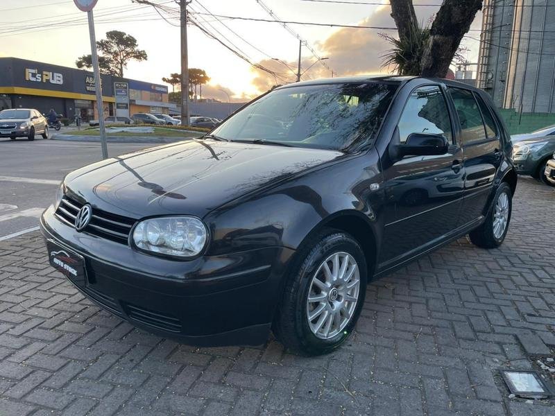 Volkswagen Golf 2.0/2.0 T. Flex Mec.(Black & Silv) na cor Preto em Pinhais / PR - 7345