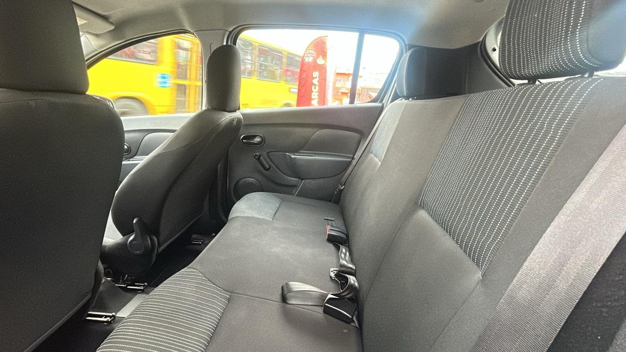 Renault Sandero Authentique Hi-Flex 1.0 16V 5p na cor Branco em Joinville / SC - 766246