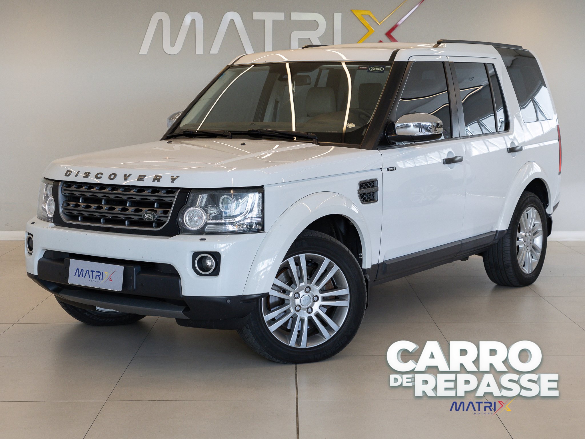Land Rover Discovery 4 SE 3.0 4x4 TDV6/SDV6 Die.Aut. na cor Branco em São José / SC - 767172