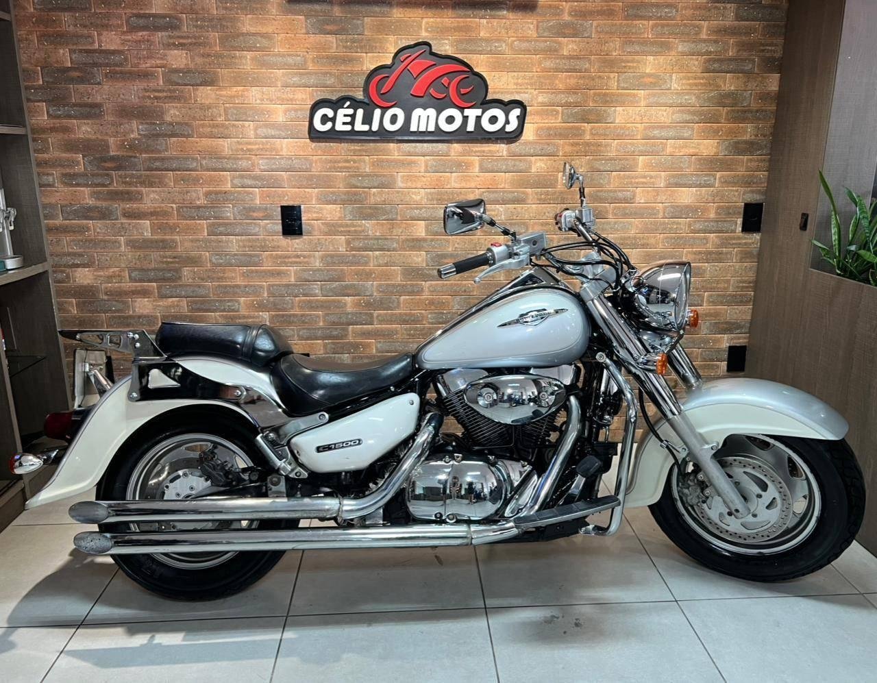 Suzuki BOULEVARD C1500  na cor Branco em Palhoça / SC - 771334