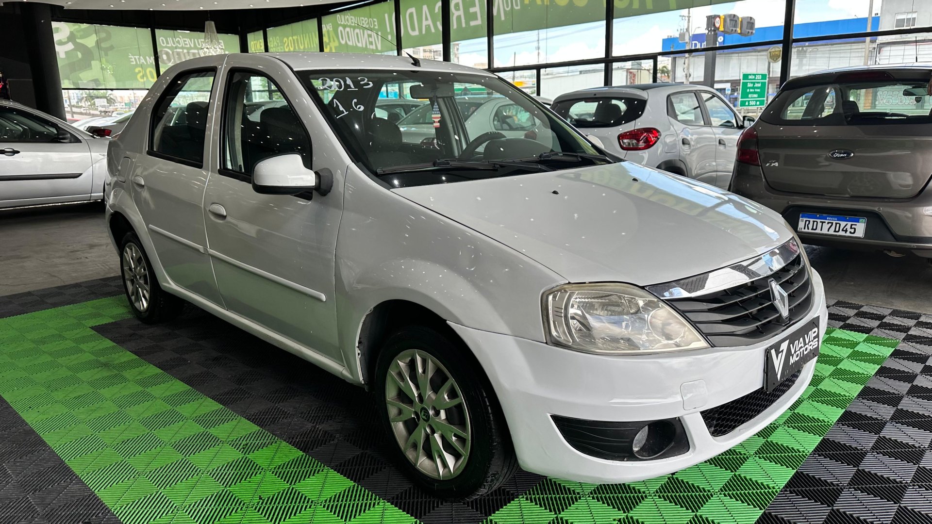 Renault LOGAN Expression Hi-Flex 1.6 8V 4p na cor Branco em São José / SC - 771617
