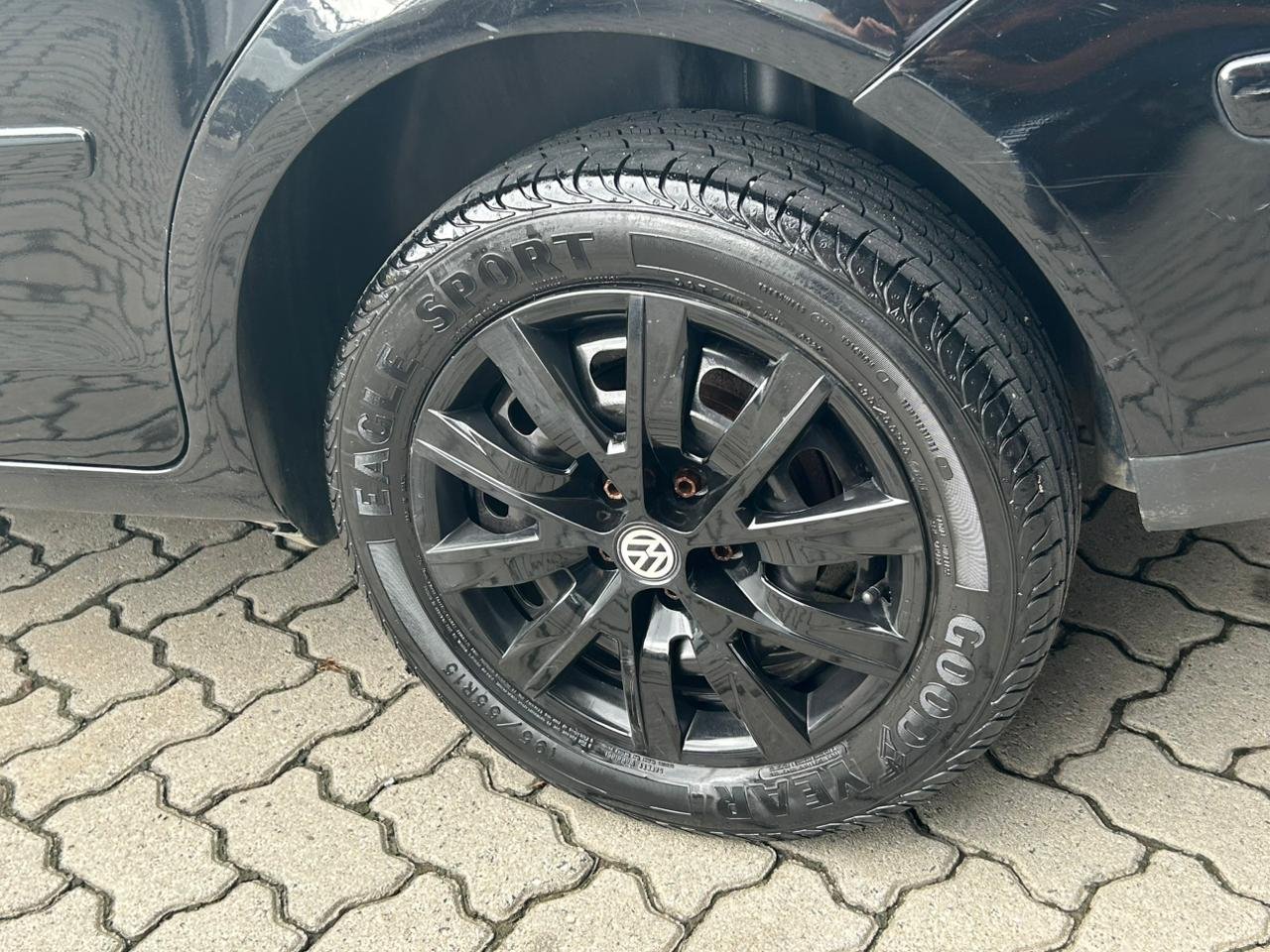 Volkswagen Polo Sedan I MOTION 1.6 Total Flex 4p na cor Preto em Joinville / SC - 772081