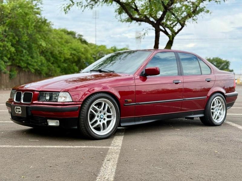 BMW 328i/iA Cabrio na cor Vermelho em Londrina / PR - 774509