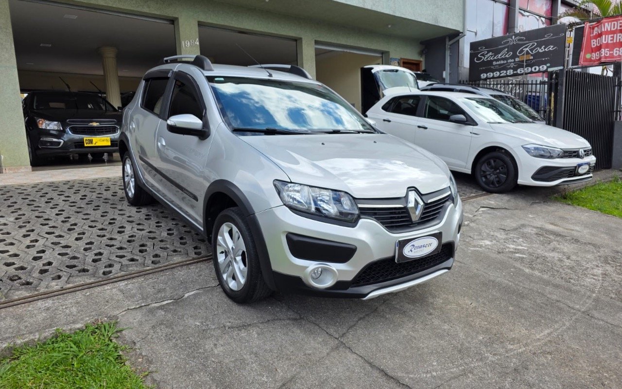 Renault SANDERO STEPWAY Dynamiq. Flex 1.6 16V 5p na cor Prata em Curitiba / PR - 774549