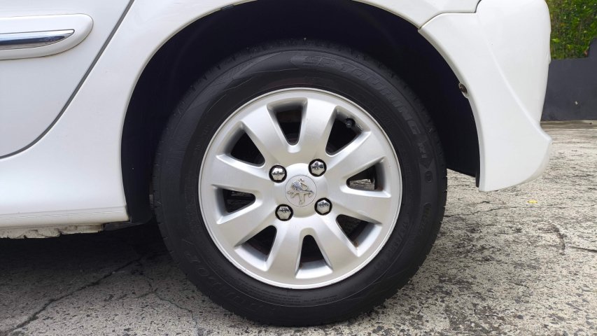 Peugeot 207 XR Sport 1.4 Flex 8V 5p na cor Branco em Curitiba / PR - 775098