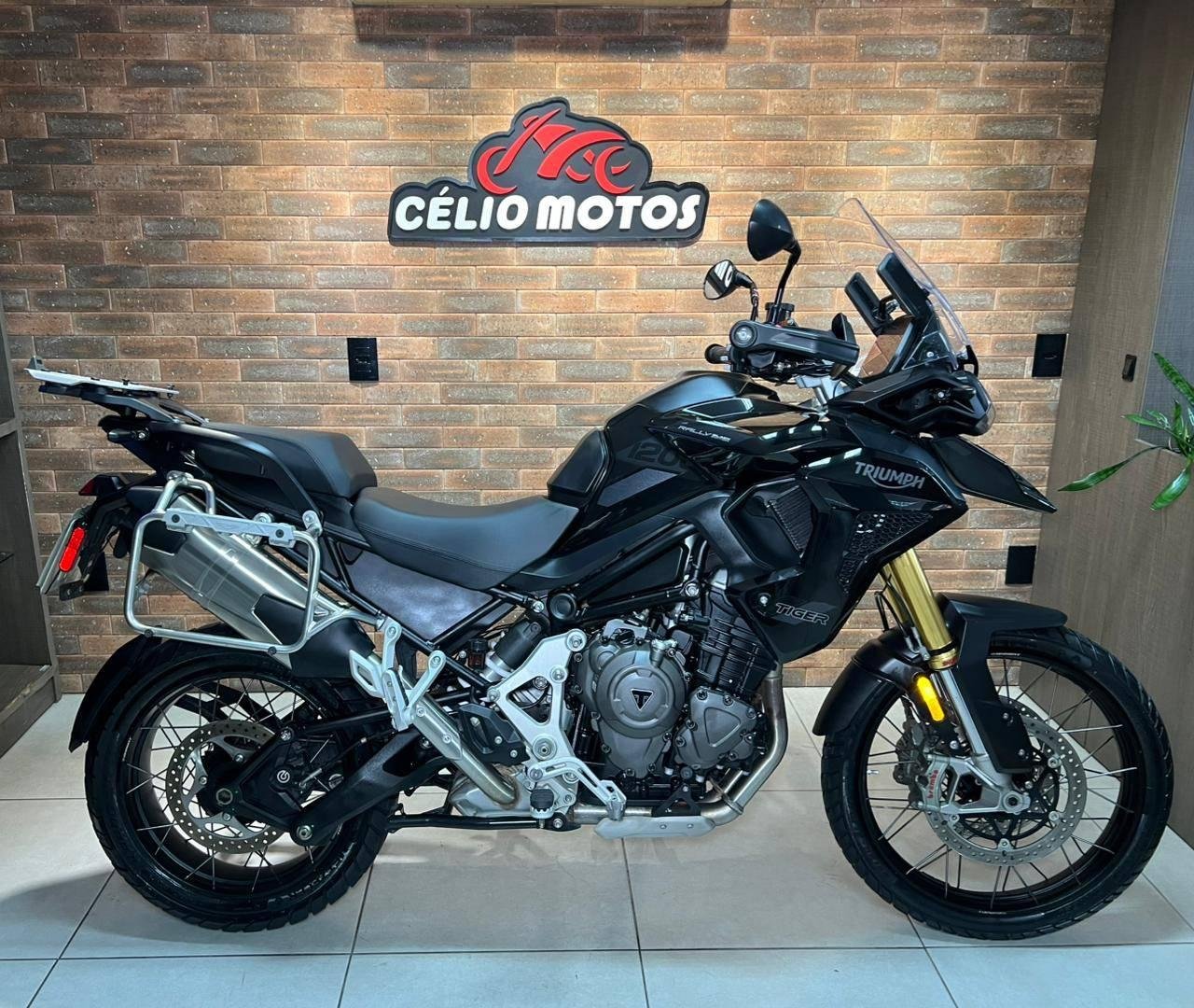 TRIUMPH TIGER 1200 RALLY BLACK Edition  na cor Preto em Palhoça / SC - 775650