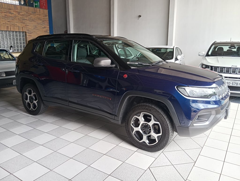 imagem de TRAILHAWK 2.0 4x4 Dies. 16V Aut.