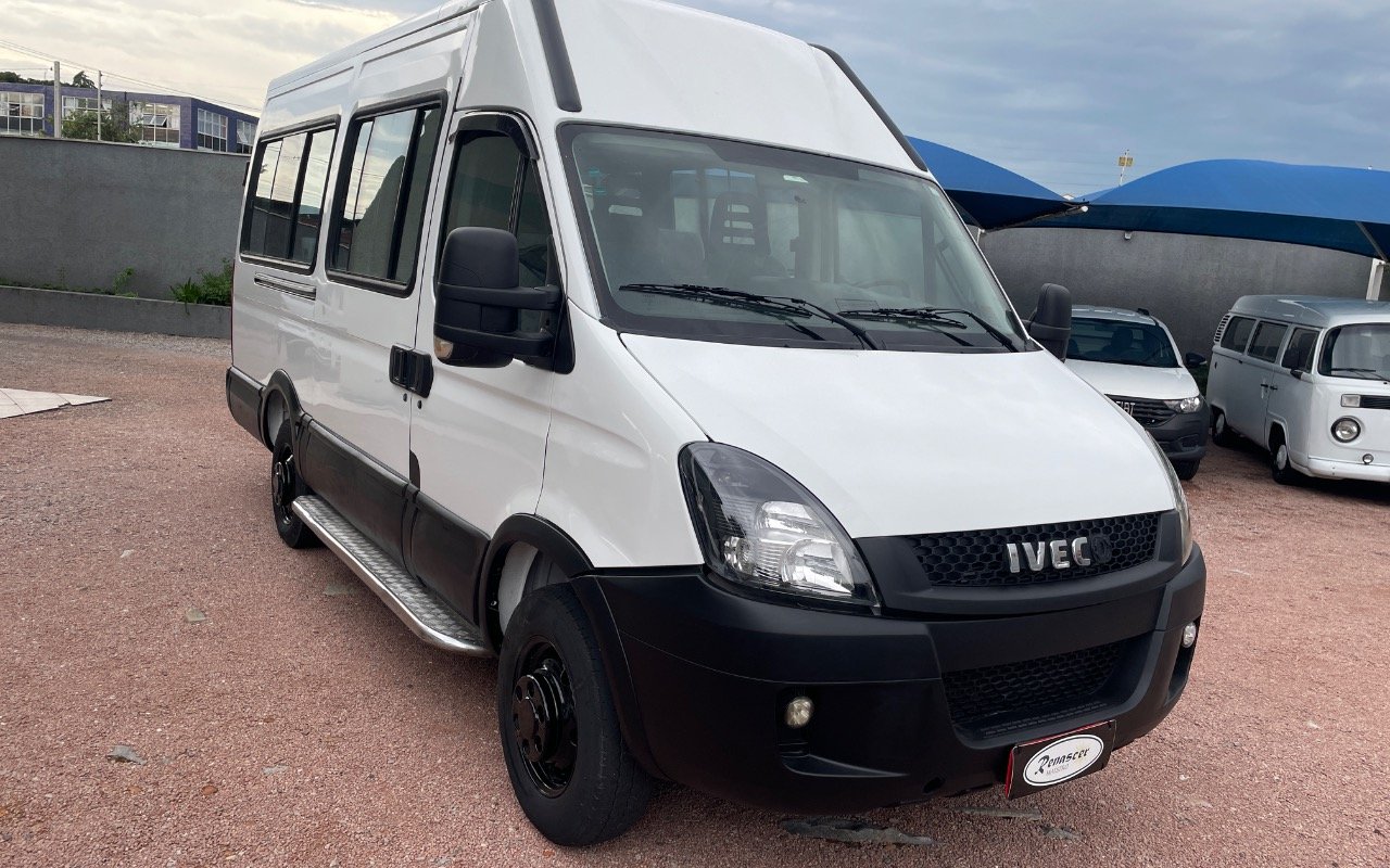 IVECO DAILY Minibus EXE/TUR. 55C17 (dies.)(E5) na cor Branco em Curitiba / PR - 777844
