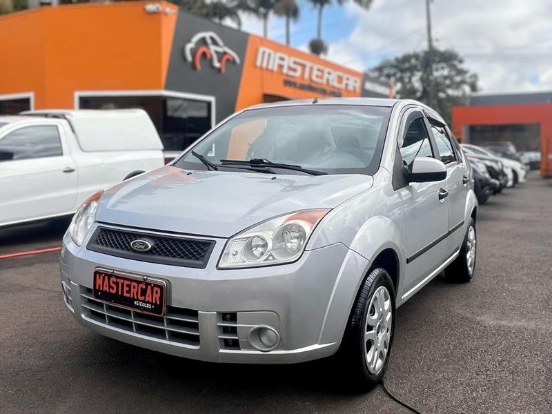 Ford Fiesta 1.0 8V Flex/Class 1.0 8V Flex 5p na cor Cinza em São José dos Pinhais / PR - 777952