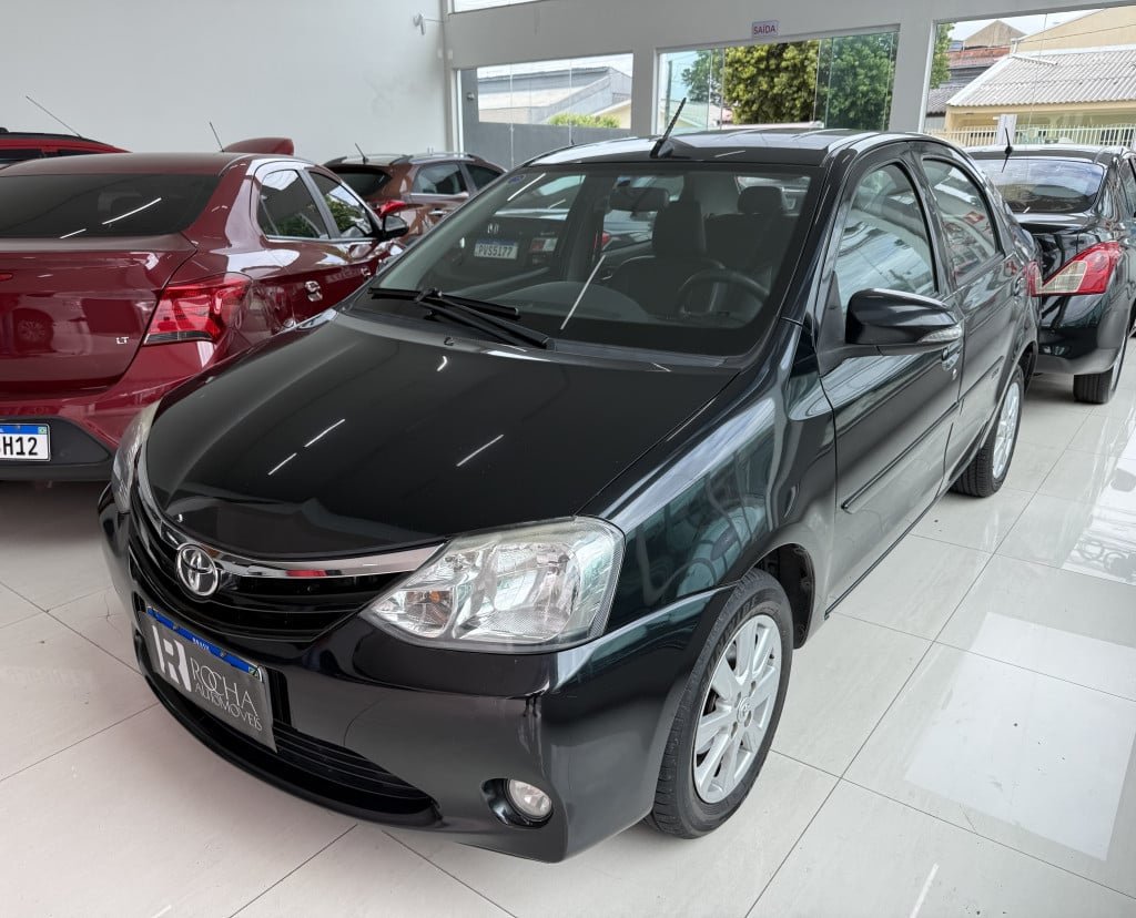Toyota Etios XLS Sedan 1.5 Flex 16V 4p Mec. na cor Preto em Curitiba / PR - 779579