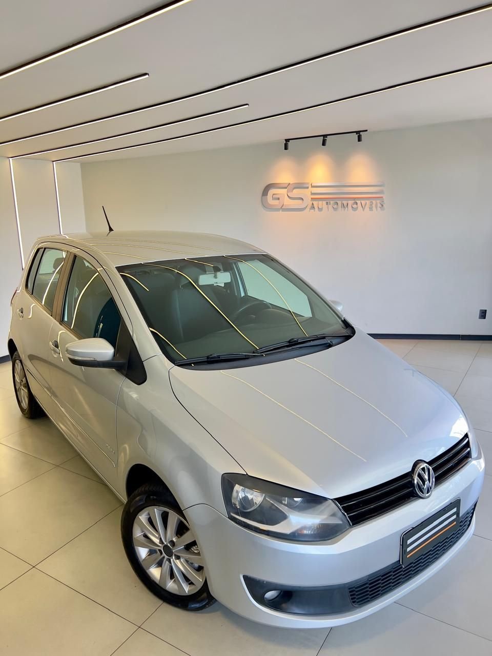 Volkswagen Fox PRIME/Hghi. IMOTION 1.6 T.Flex 8V 5p na cor Cinza em São José / SC - 779996